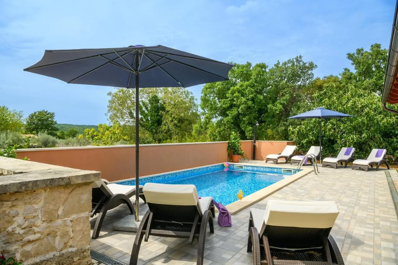 Villa Mateo Krnica 0*,