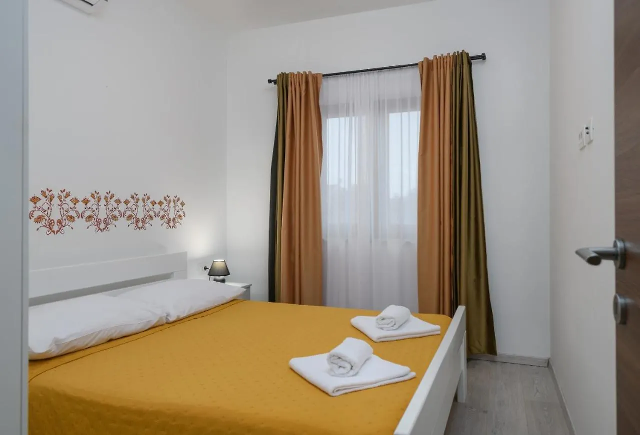 Villa Mateo Krnica 0*,